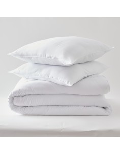 Pack Couette Blanrêve 240 x 220 cm + 2 Oreillers 60 x 60 Gamme Microfibre "Douceur" traité Anti Acarien Soft & care