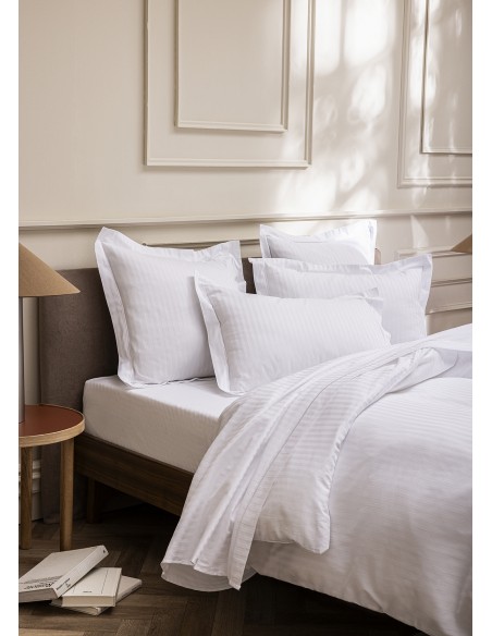 Taie d'oreiller 50 x 70 cm "Prestige" 100% Satin de coton Peigné avec fines rayures / 120 fils /cm²